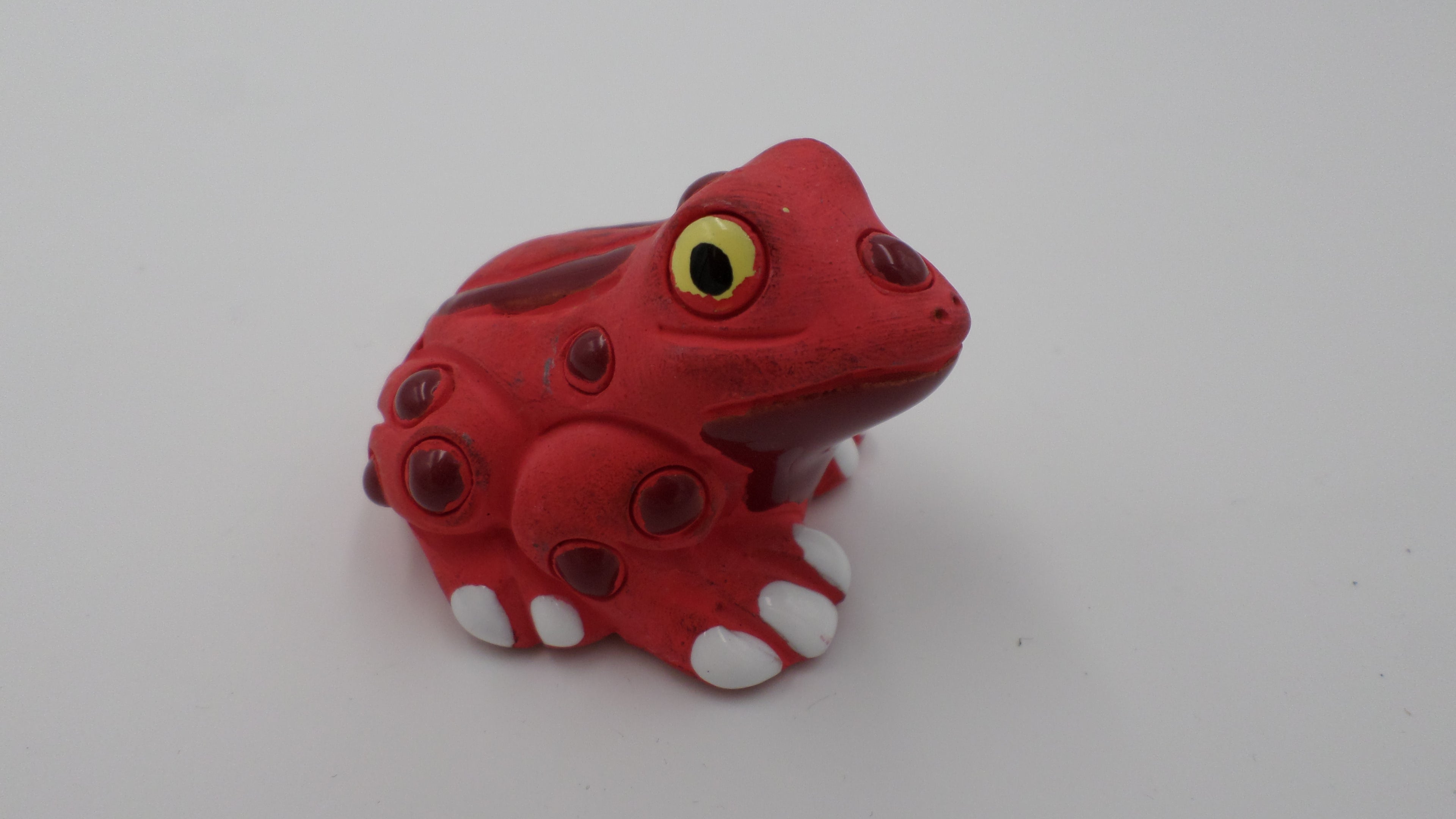 Petite grenouille en céramique rouge