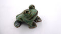 Petite céramique grenouille au dos tacheté