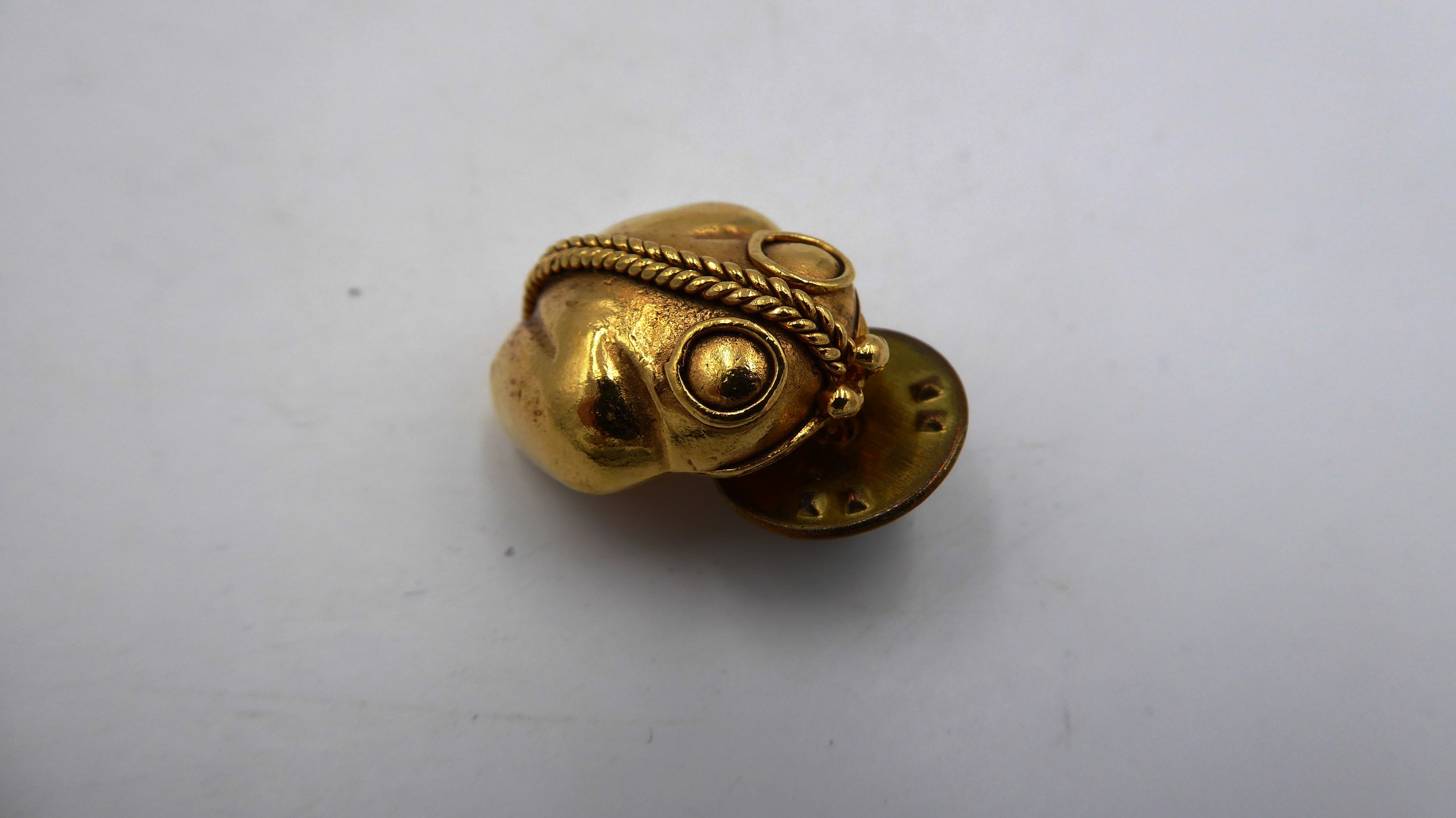 Pin's laiton