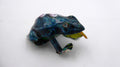 Unique petite et sculpture métallique grenouille tirant la langue
