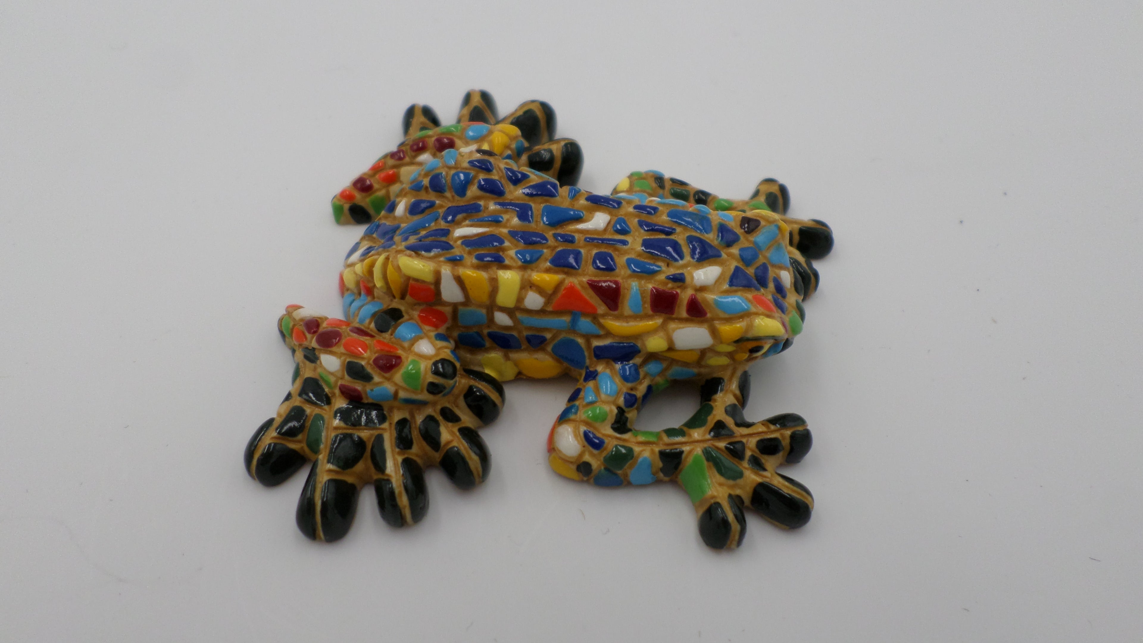 Petite grenouille en écaille