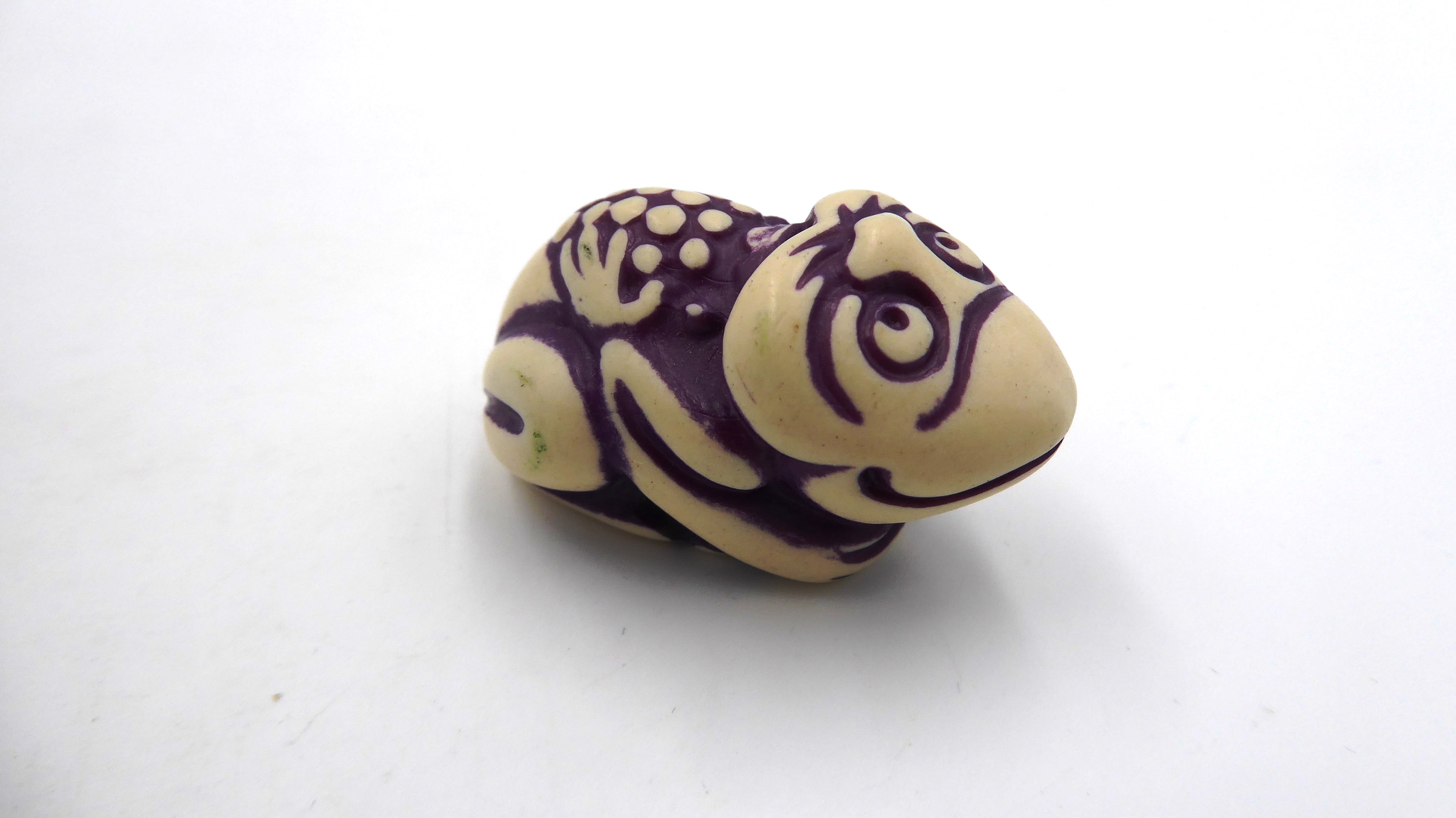 Rigolote petite grenouille à la décoration particulière