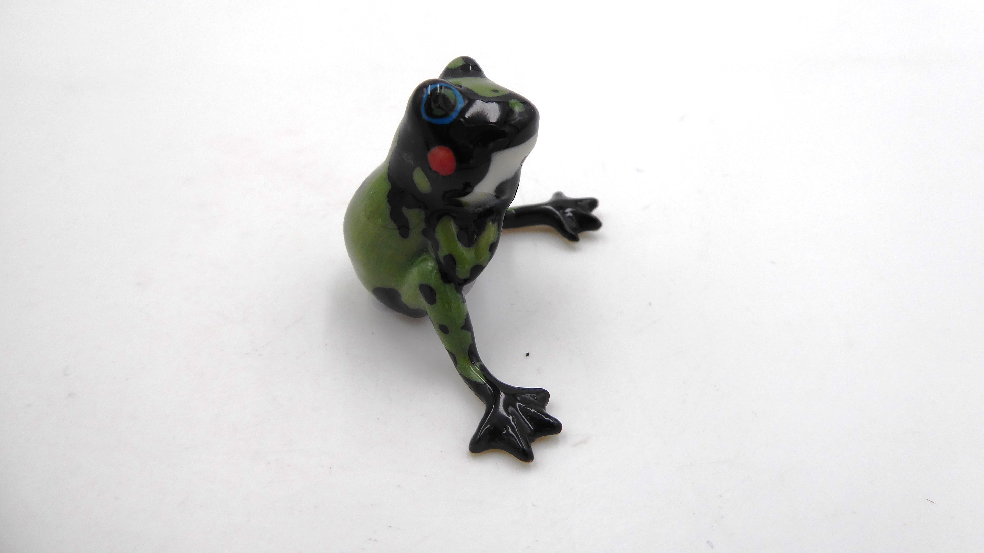 Belle petite grenouille céramique peinte