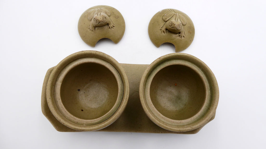 Couple formant salière et poivrière en céramique mate