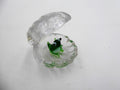 Grenouille dans une coquille Saint-Jacques en verre