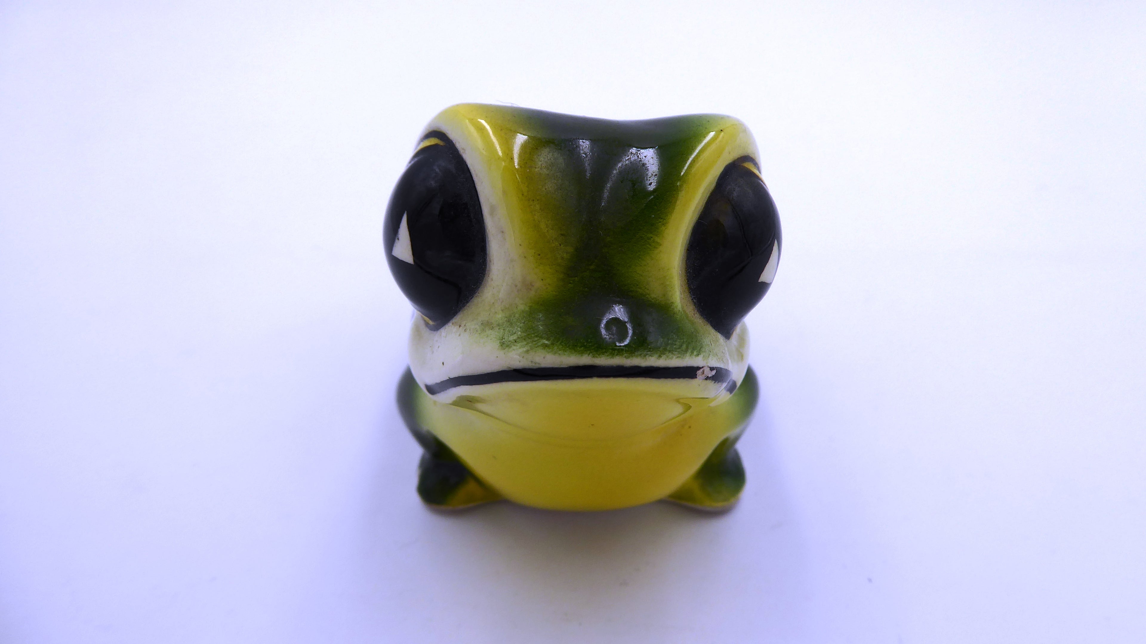 Petit pot en céramique ayant vécu