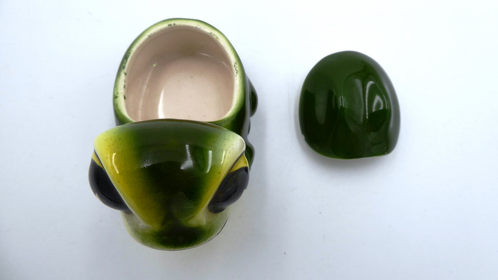 Petit pot en céramique ayant vécu