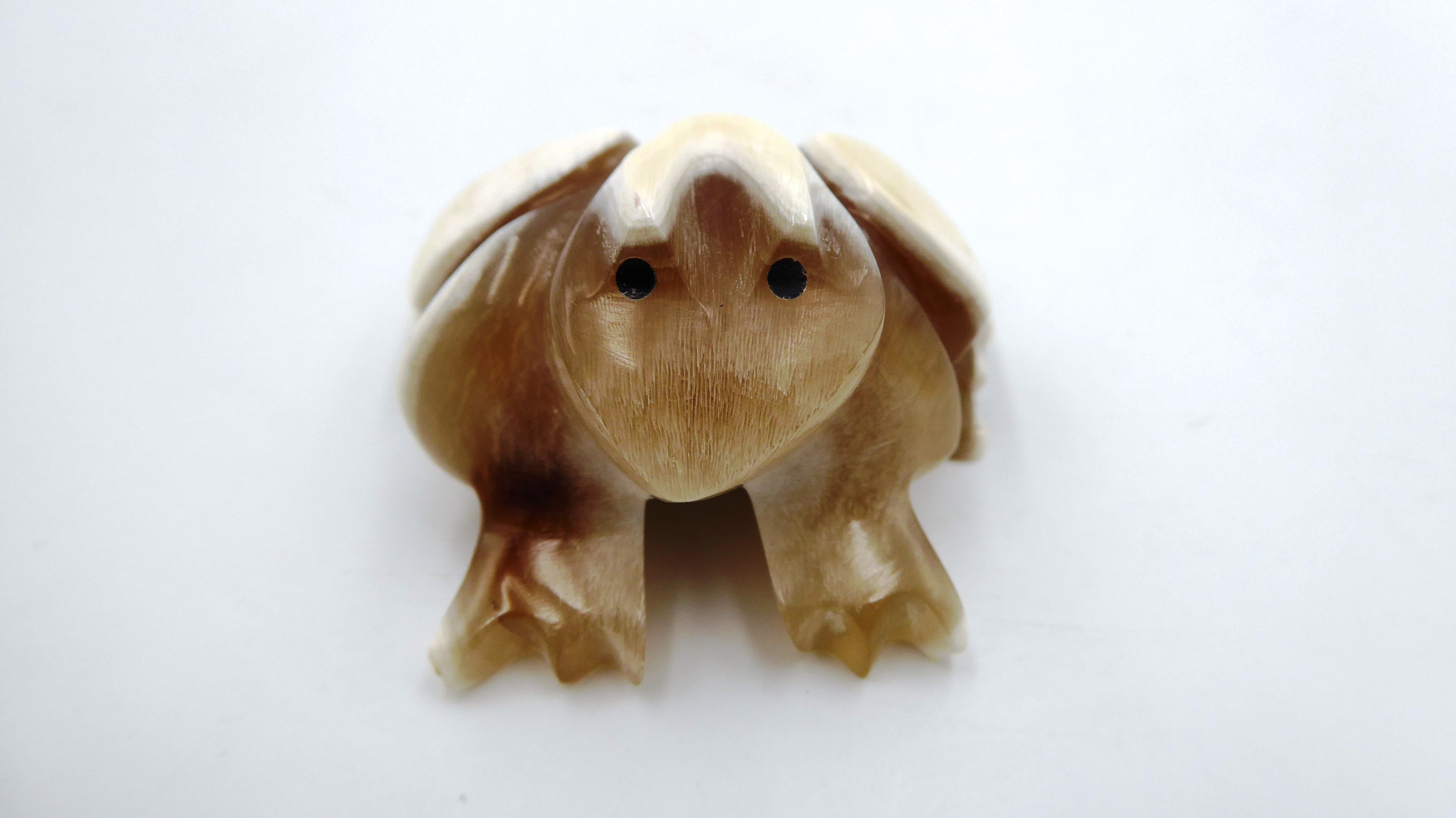 Grenouille en onyx teinte particulière travail soigné