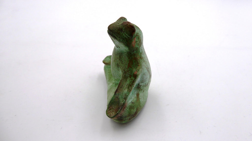 Grenouille en bois peint façon vieilli
