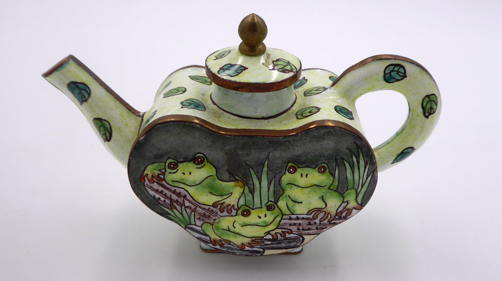 Très jolie petite théière en porcelaine peinte à la main