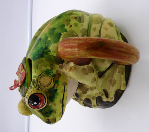 Belle théière en céramique décorée à la main