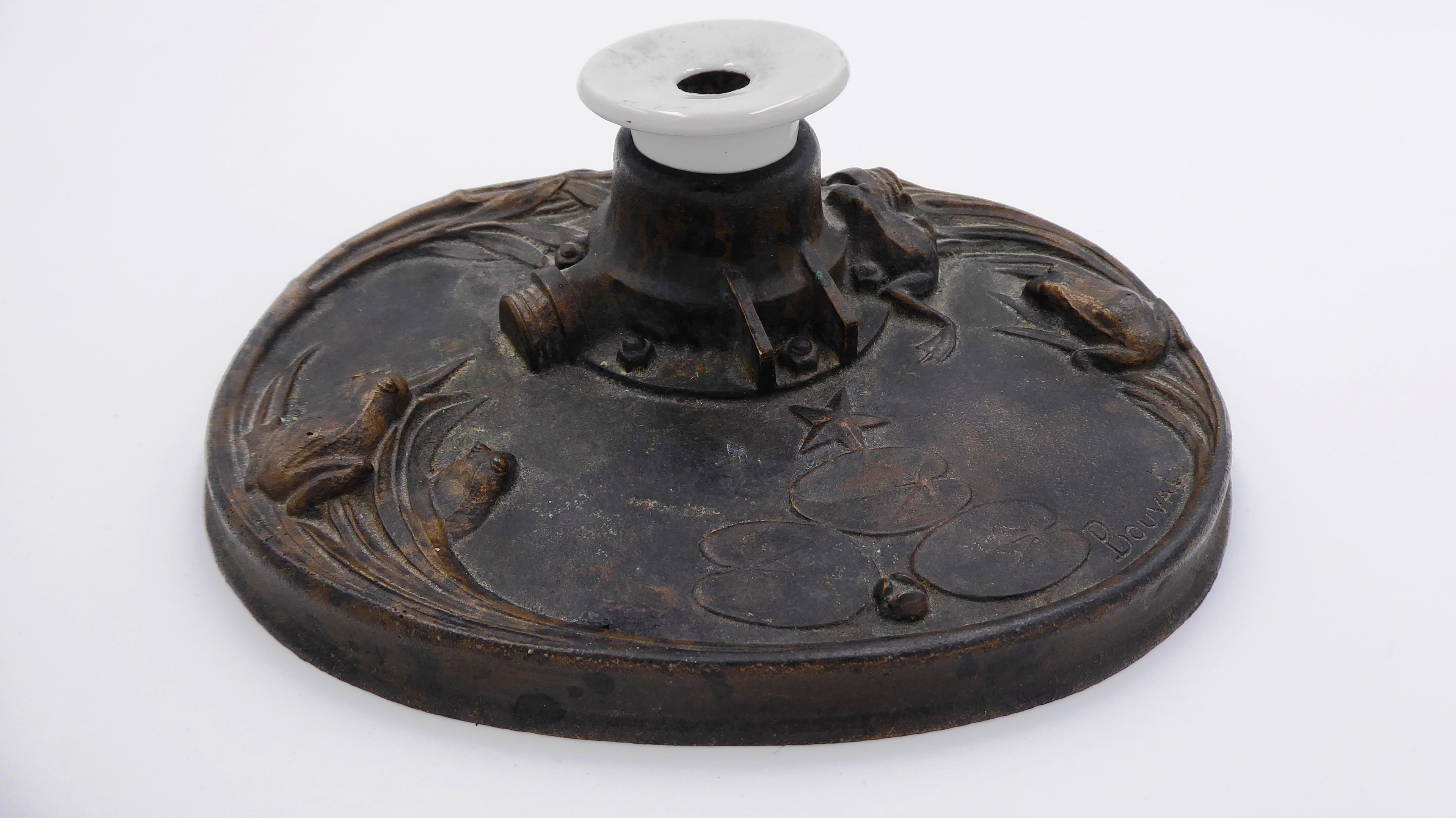 Encrier en bronze orné de trois grenouilles fondeur BOUVAL (1863-1916)