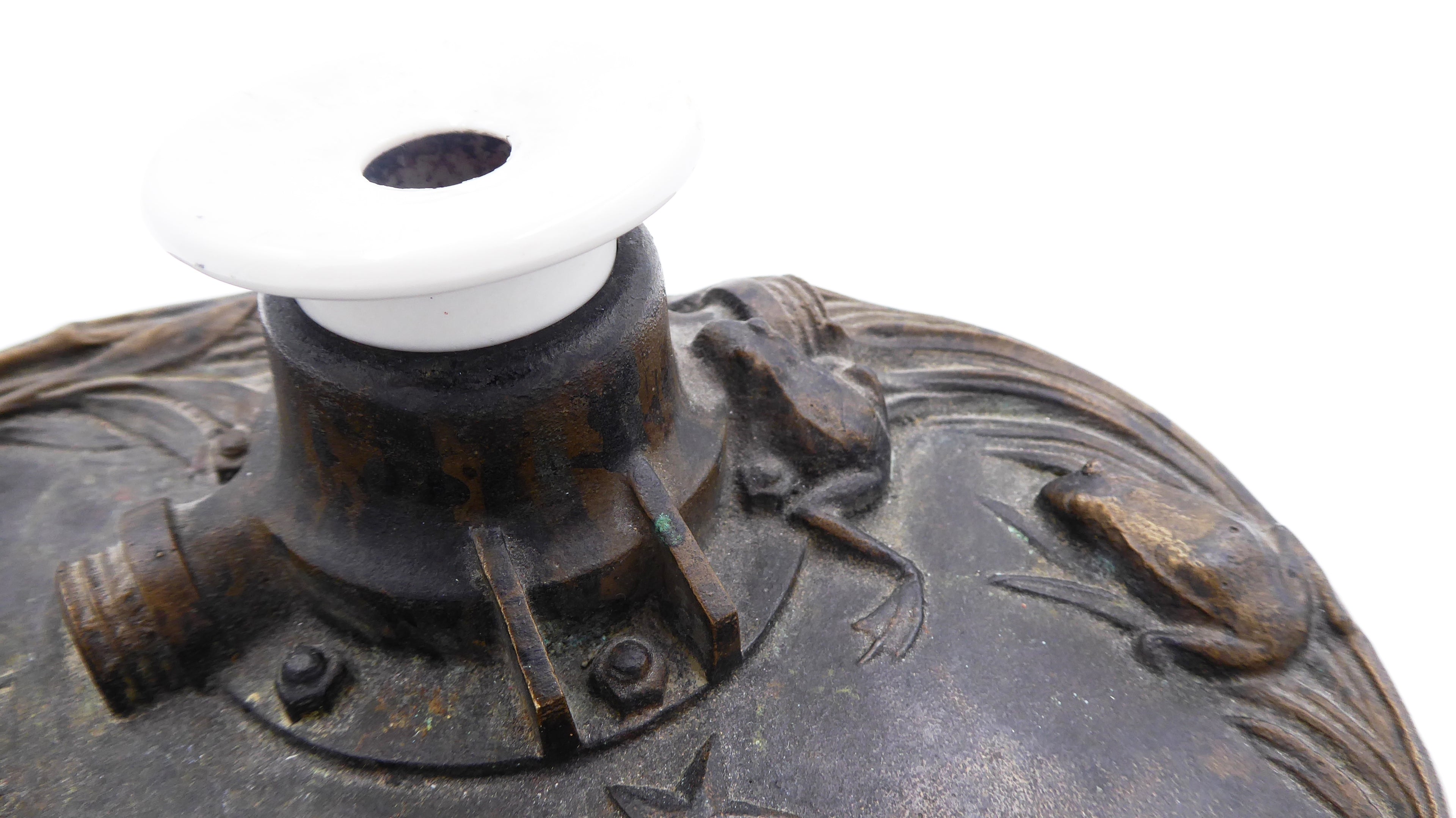 Encrier en bronze orné de trois grenouilles fondeur BOUVAL (1863-1916)