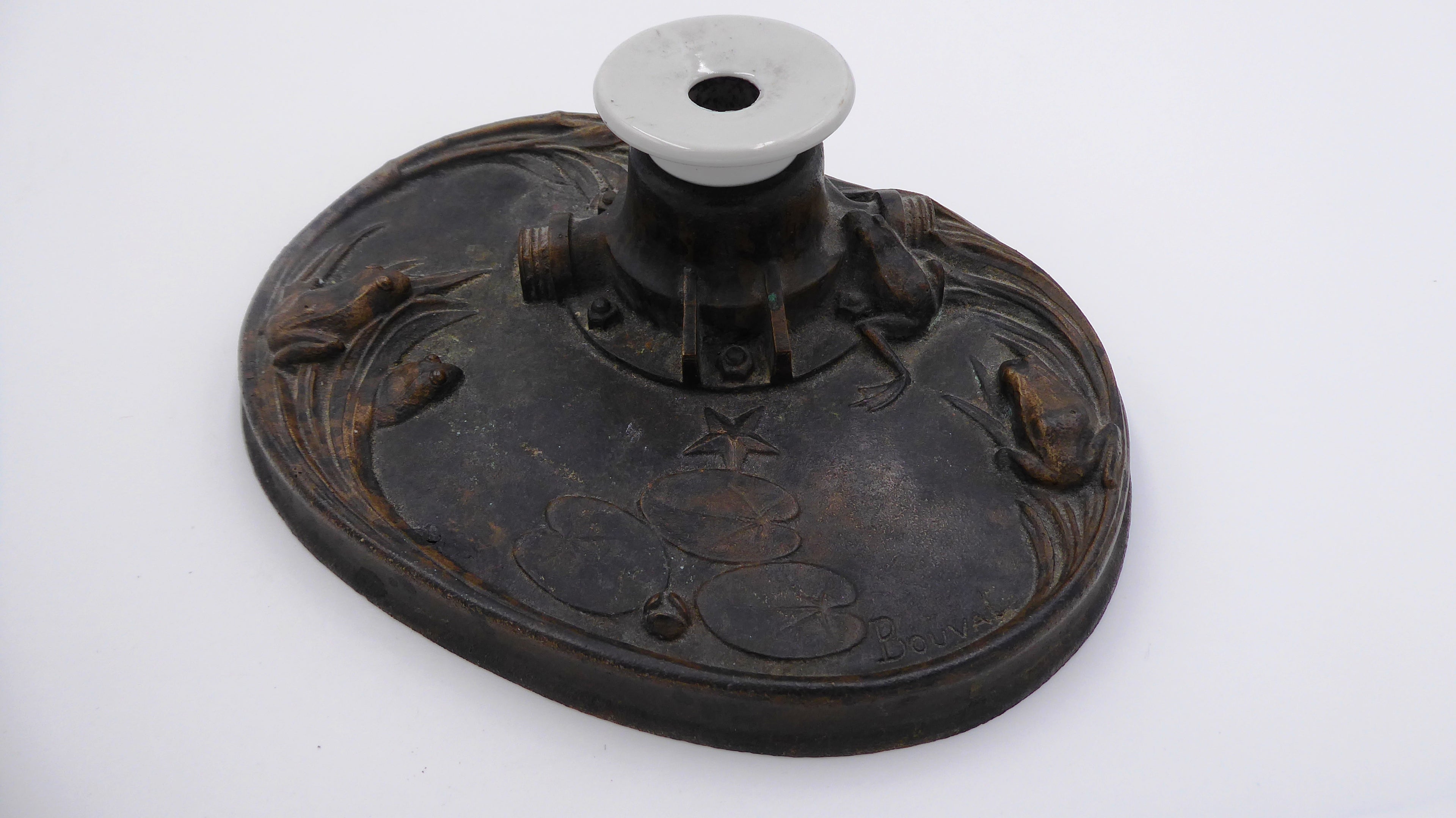 Encrier en bronze orné de trois grenouilles fondeur BOUVAL (1863-1916)