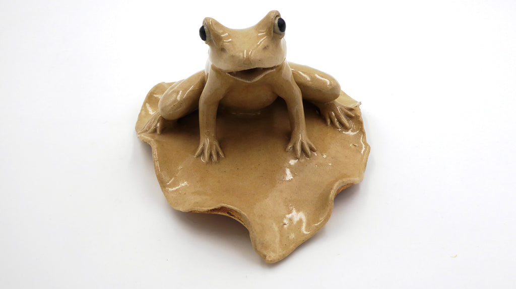 Céramique chinoise grenouille beige aux yeux noirs