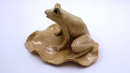 Céramique chinoise grenouille beige aux yeux noirs