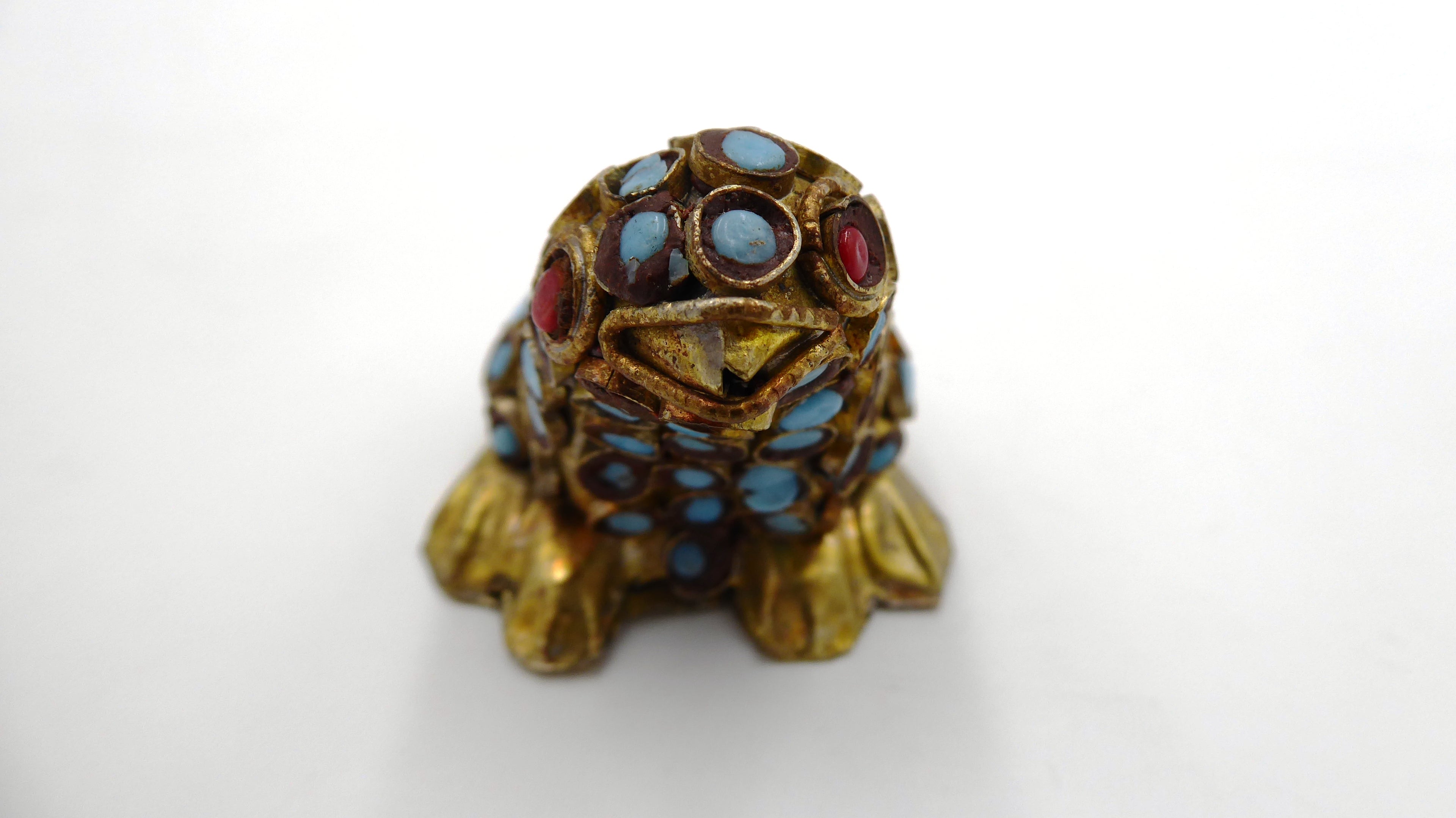 Vieille grenouille africaine en tôle laiton émaillée bleu ciel