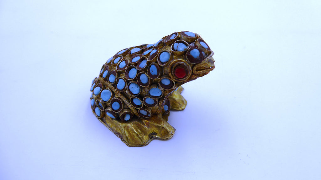 Vieille grenouille africaine en tôle laiton émaillée bleu ciel