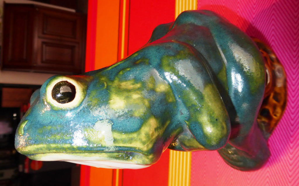 Grosse grenouille en céramique