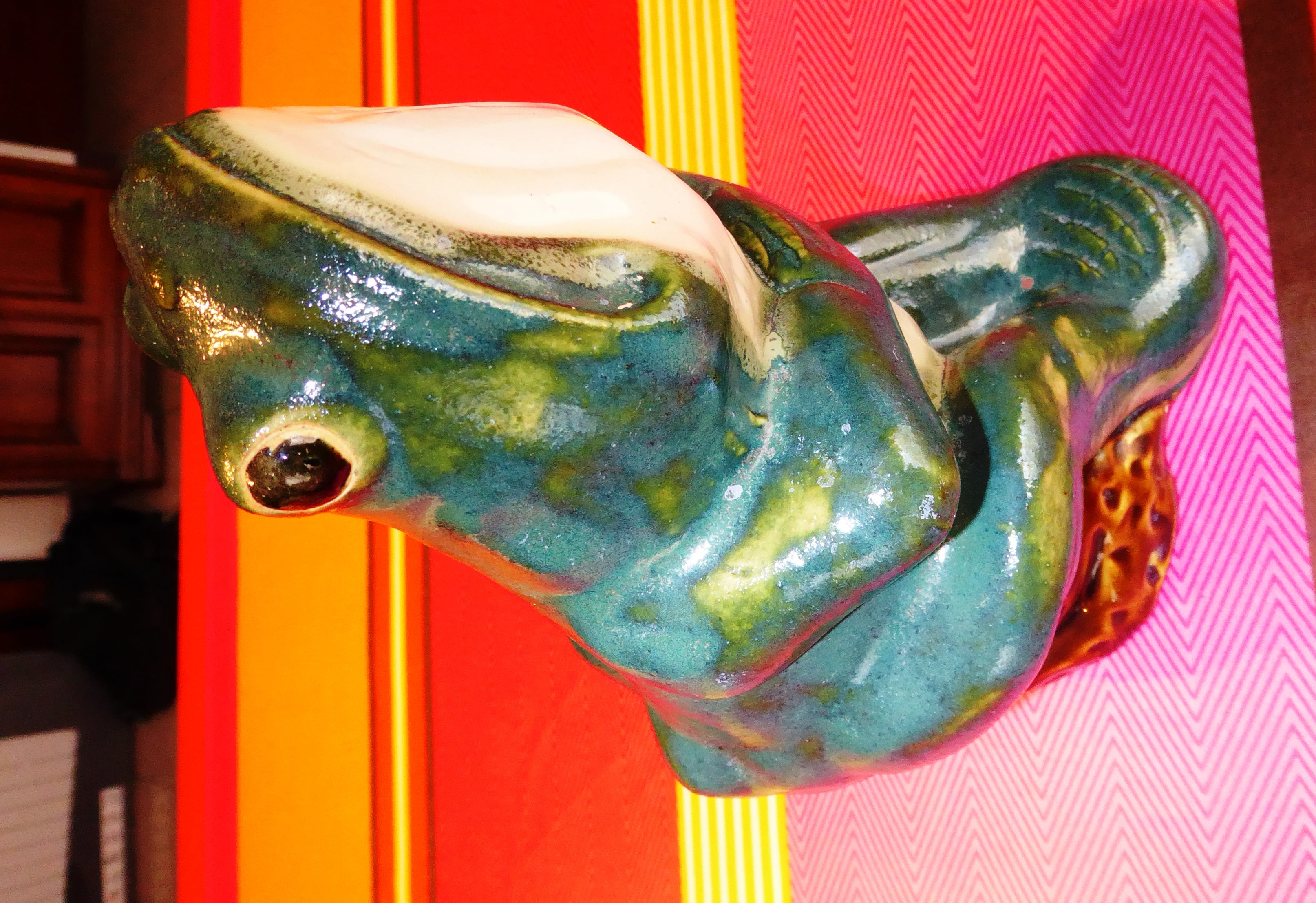 Grosse grenouille en céramique