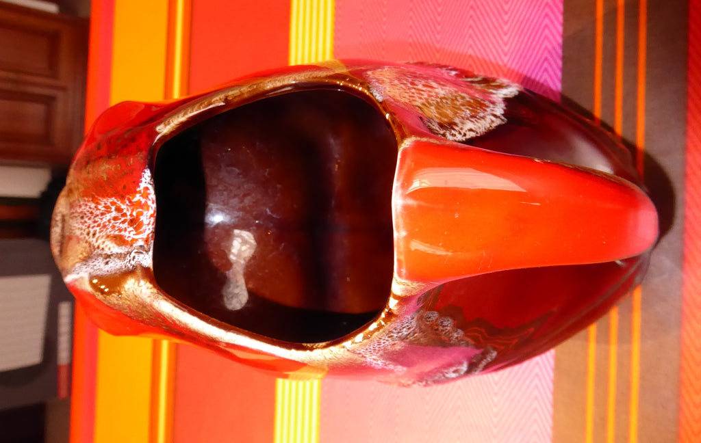 Pichet à belles couleurs rouges