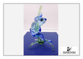 Grenouille sur la branche de SWAROVSKI